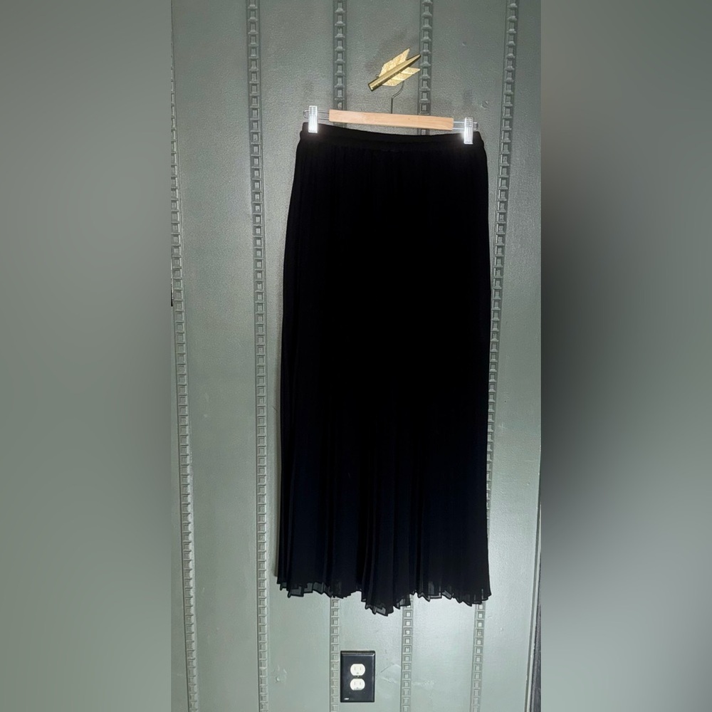 Victoria's Secret Black Sheer Pleated Maxi Skirt with Attached Mini Slip Size: 2